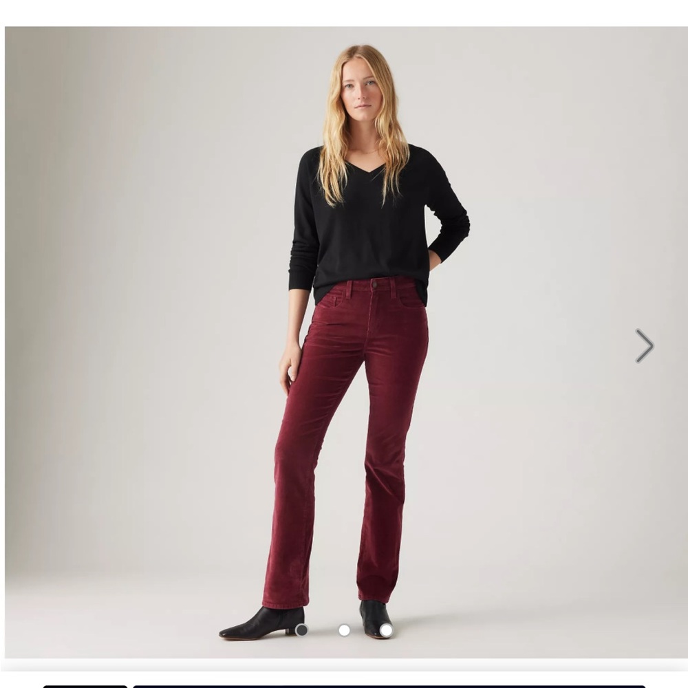 Levi’s 725 High Rise Bootcut Corduroy Pants in Burgundy